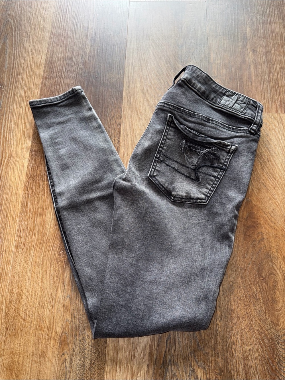American Eagle Outfitters Women’s Distressed black skinny Jeans - size 4 regular